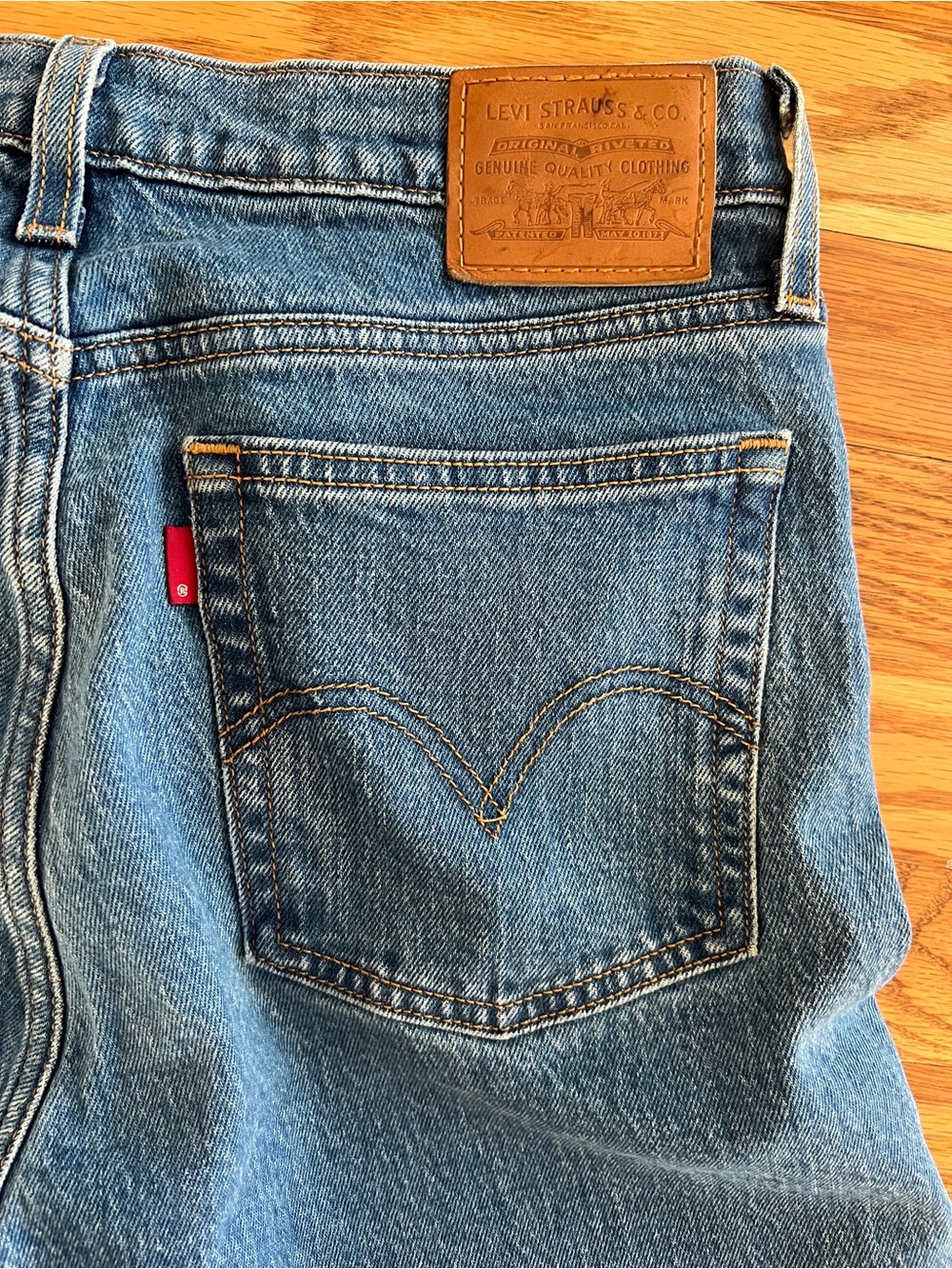 Levi Women’s Wedgie Straight Jean Size 28 RARE tag